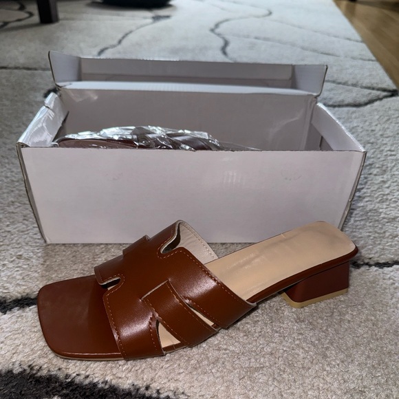 Slip-on Heel Sandals - Picture 3 of 7